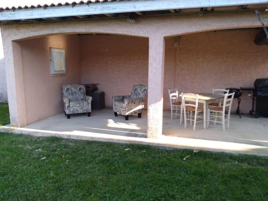 Comme A La Maison ! Chavanoz المظهر الخارجي الصورة